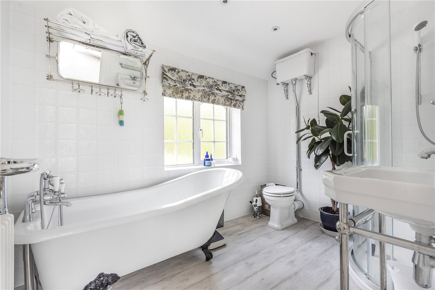 Farnham Road, Holt Pound, Farnham, GU10
